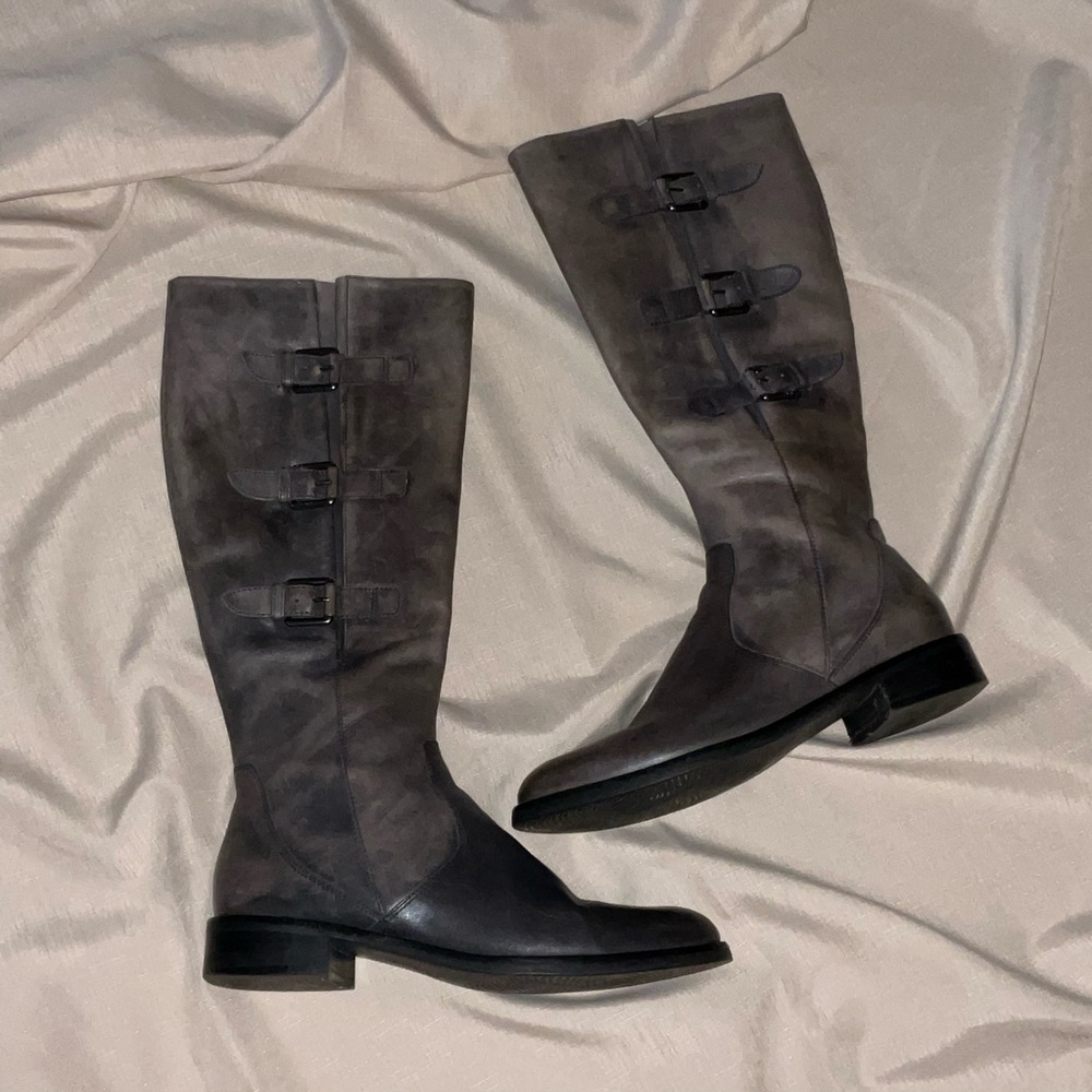 Ecco Stylish Gray Boots